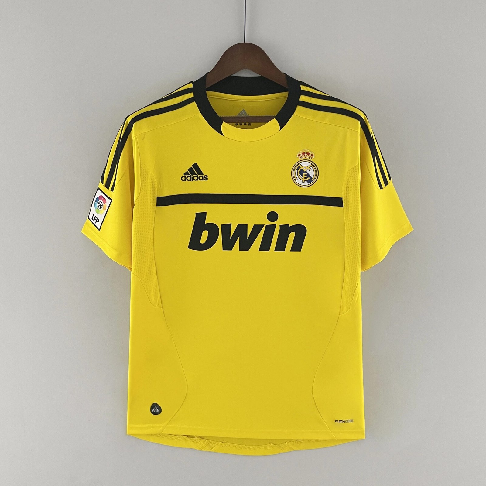 Real-Madrid-2011-2012-home-kit-1-scaled-1.jpg Real Madrid 2011 - 2012 home kit - Image 1